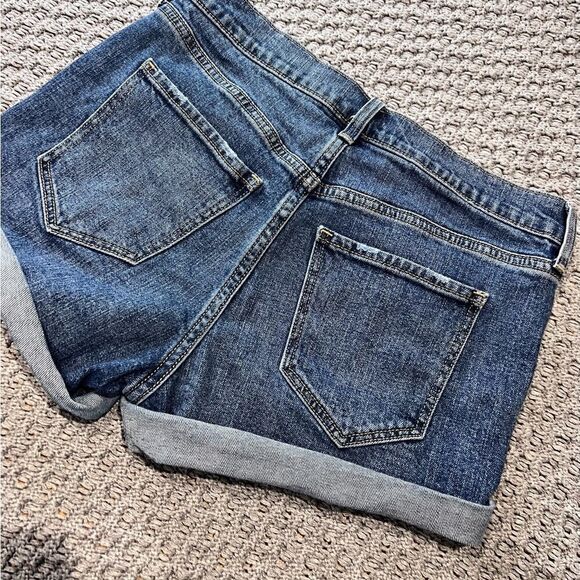 Old Navy boyfriend, mid rise, jean shorts, size 2 - Picture 3 of 11